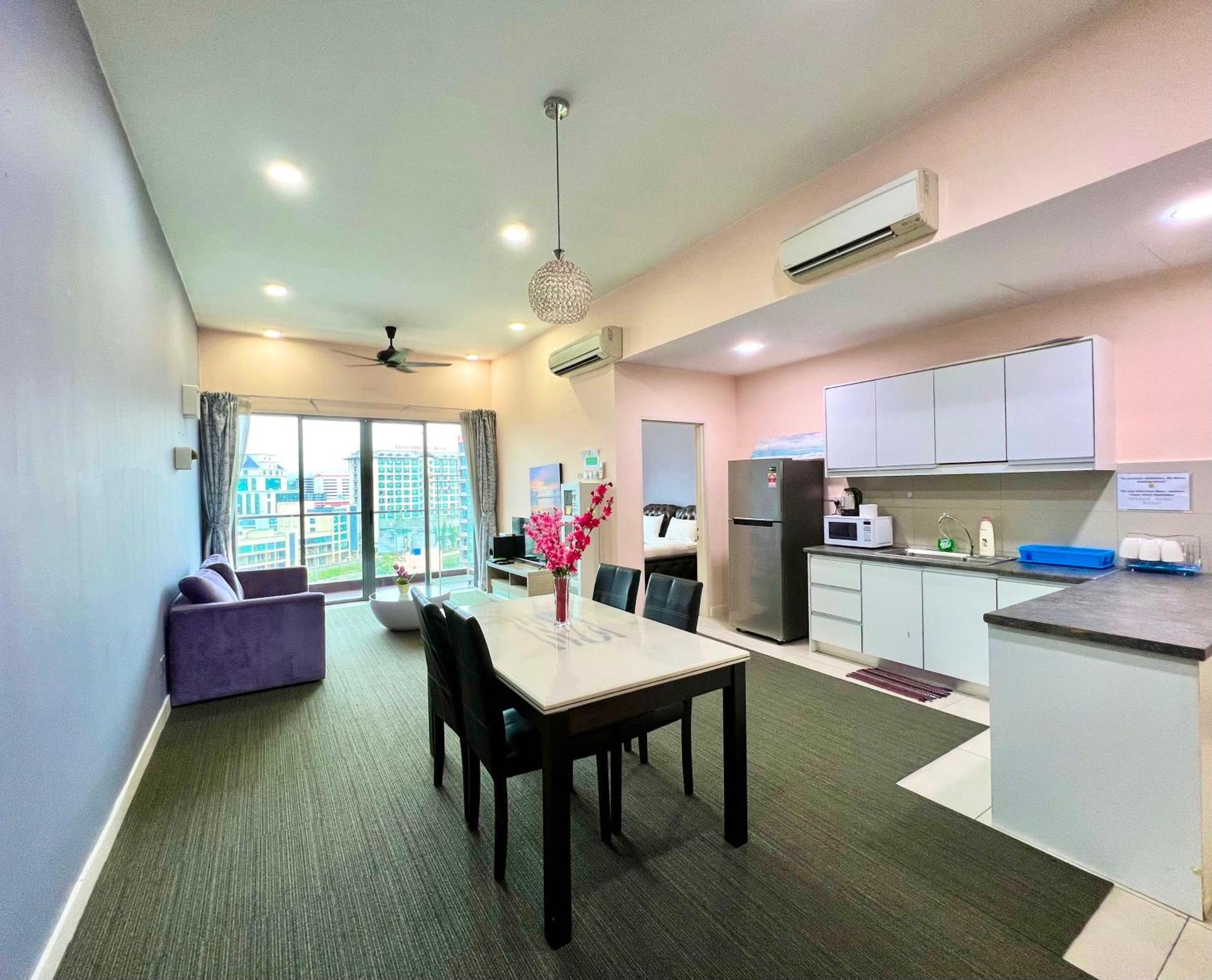 Capital O 90987 The Loft Residences Homestay @ Imago Shopping Mall 2 Kampong Sembulan Dış mekan fotoğraf